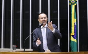 Comissão aprova projeto que autoriza polícia a liberar linha férrea sem perícia após acidente – Notícias