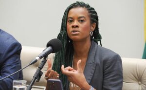 Comissão aprova oferta da linguagem tátil de cores para estudantes com deficiência visual – Notícias