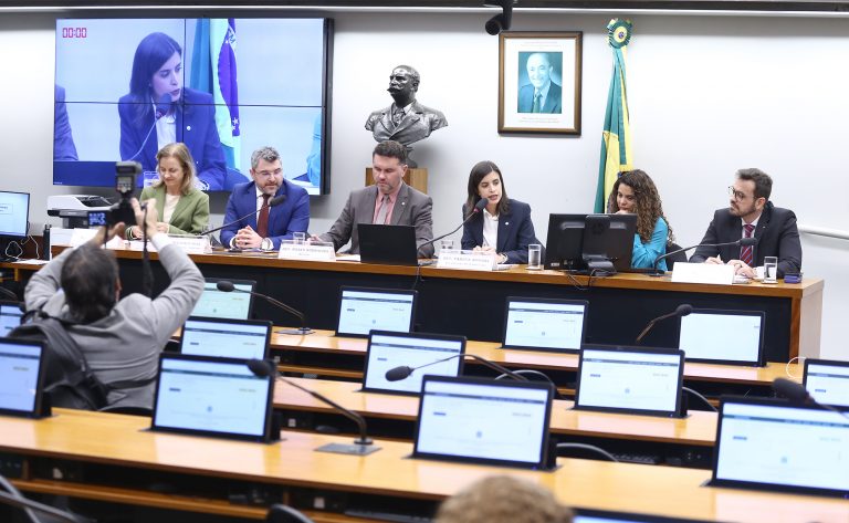 Para especialistas, monitoramento de metas do novo PNE não pode ter viés punitivo – Notícias