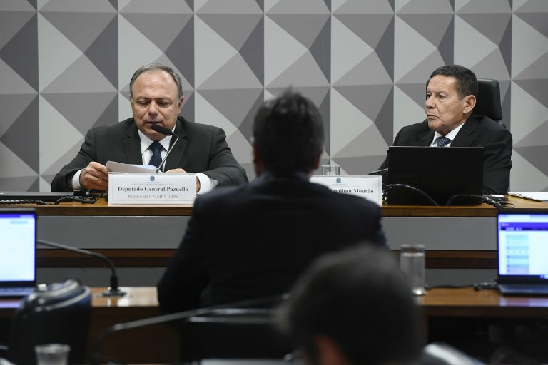 Comissão mista aprova medida provisória com aumento para militares – Notícias