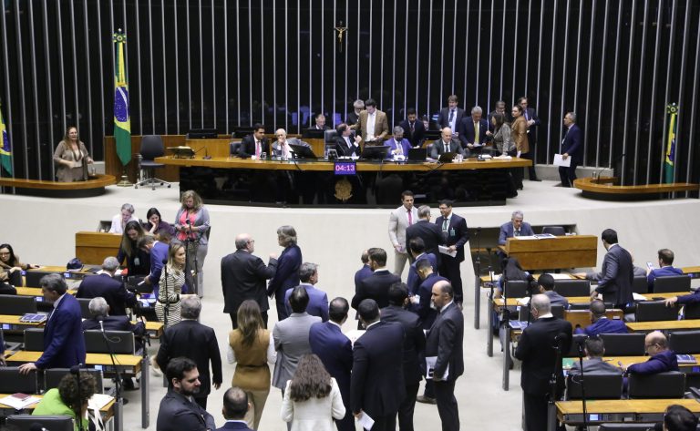 Câmara dos Deputados analisa MP que reajusta soldo dos militares; acompanhe – Notícias