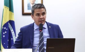 CCJ aprova assistência integral pelo SUS a crianças dependentes químicas – Notícias