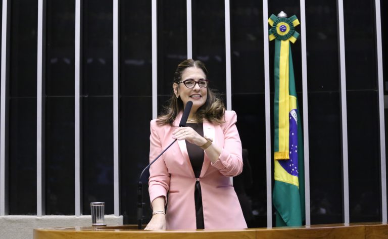 Comissão aprova prioridade para trabalhador tirar férias no mesmo período dos filhos – Notícias